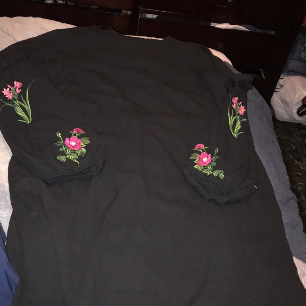 Black, with flowers on the sleeves dress !!